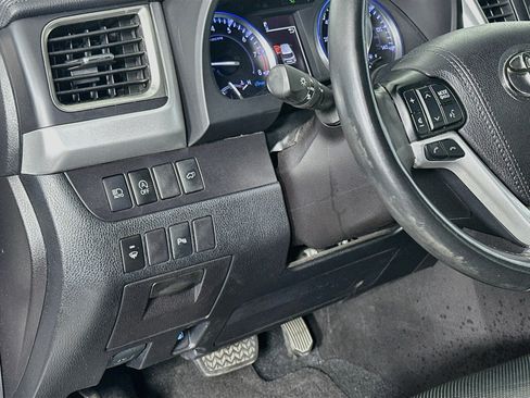 Used 2019 Toyota Highlander Limited FWD image 17