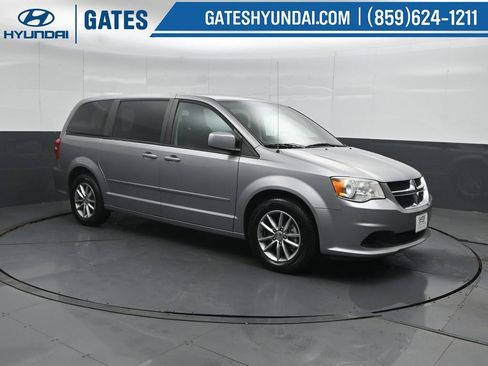 Used 2016 Dodge Grand Caravan SE image 4