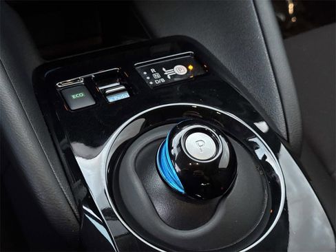 Used 2025 Nissan Leaf SV Plus image 21