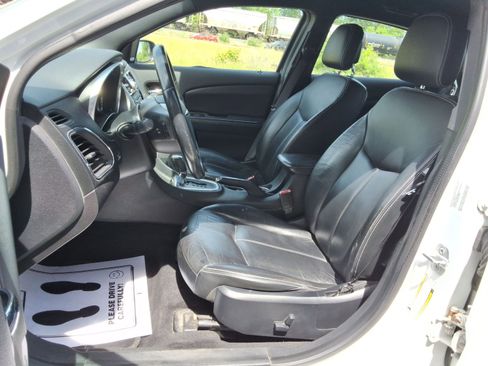 Used 2014 Chrysler 200 Limited FWD image 25