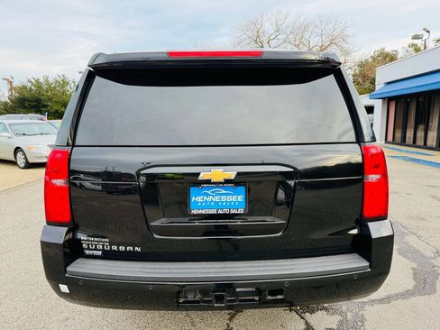 Used 2018 Chevrolet Suburban LT image 35