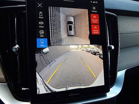 Used 2025 Volvo XC90 T8 Plus w/ Protection Package Premier image 21