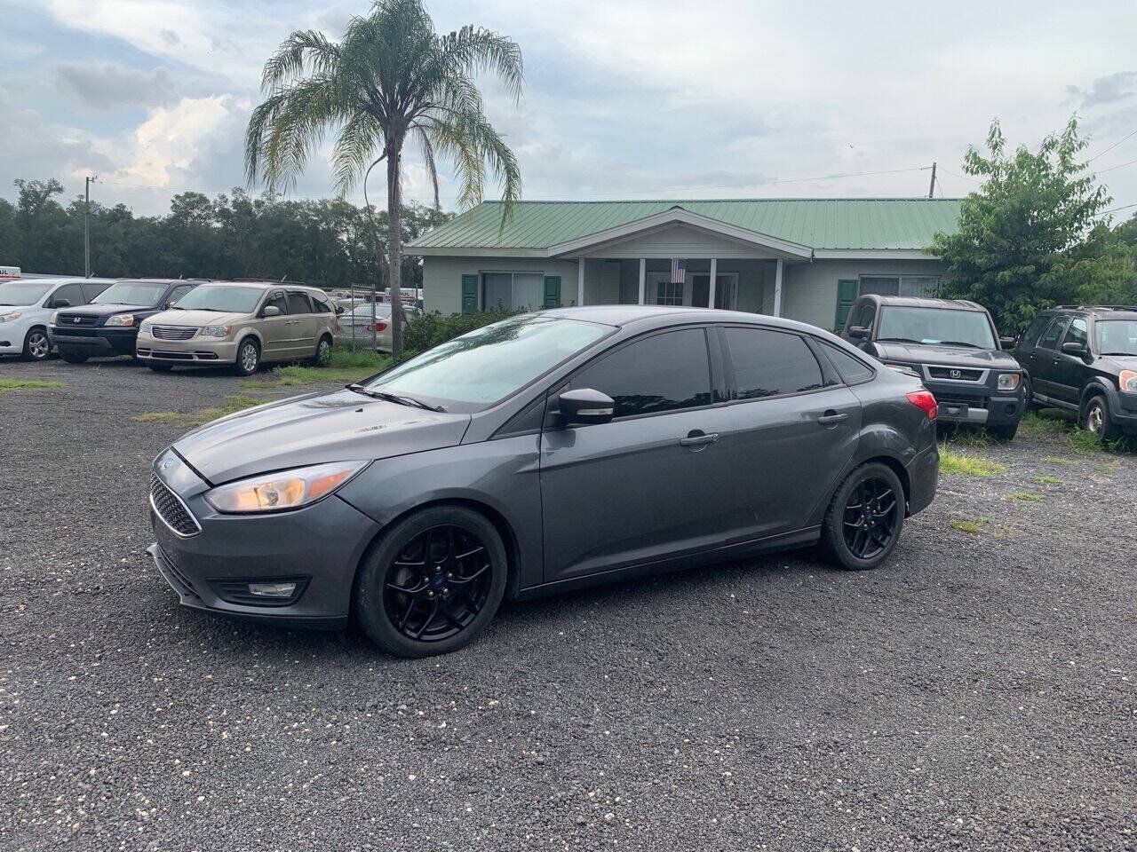 Used 2016 Ford Focus SE w/ Equipment Group 201A FWD image 2