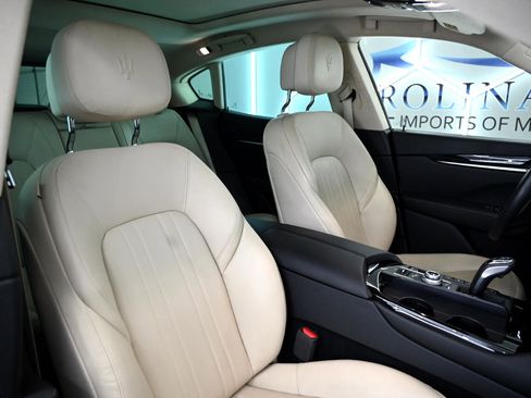 Used 2021 Maserati Levante image 23