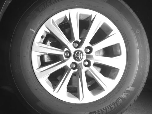 Used 2025 Toyota Grand Highlander FWD image 12