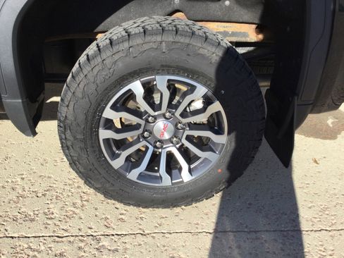 Used 2019 GMC Sierra 1500 AT4 w/ AT4 Premium Package image 5