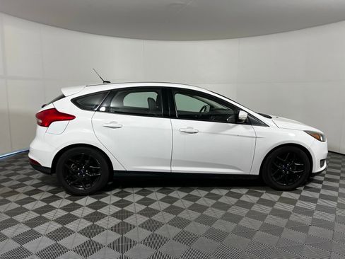 Used 2016 Ford Focus SE w/ Equipment Group 201A image 4