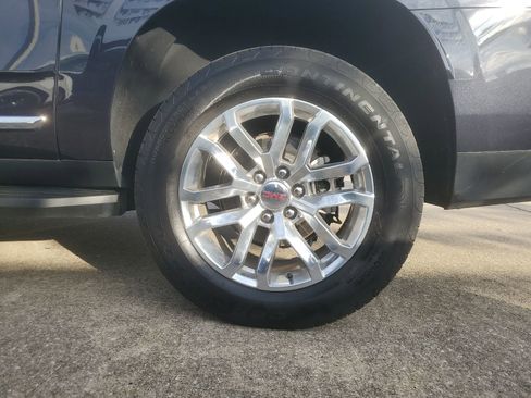 Used 2023 GMC Yukon XL SLT w/ SLT Luxury Package image 7