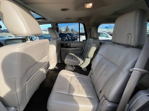 Used 2015 Lincoln Navigator 4WD image 20