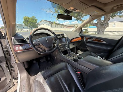 Used 2013 Lincoln MKX AWD image 11