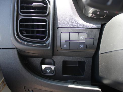 Used 2026 RAM ProMaster 2500 w/ Convenience Group FWD image 13