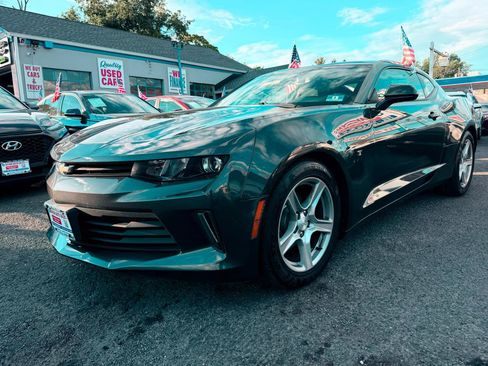 Used 2018 Chevrolet Camaro LT RWD image 4