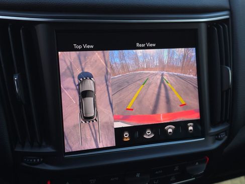 Used 2023 Maserati Levante Modena image 33