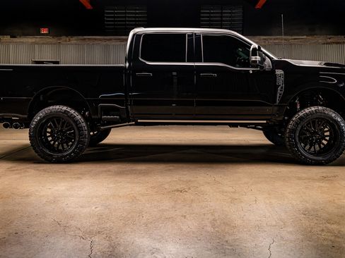 Used 2025 Ford F250 Platinum w/ FX4 Off-Road Package image 11