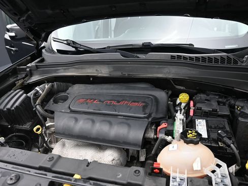 Used 2017 Jeep Renegade Altitude FWD image 23