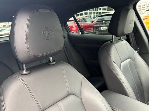 Used 2023 Alfa Romeo Stelvio Ti image 40