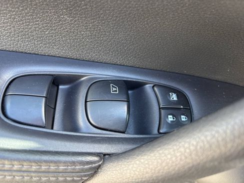 Used 2015 Nissan Rogue SL AWD/4WD image 22