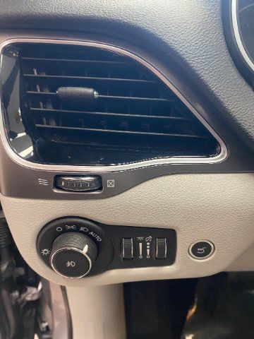 Used 2020 Jeep Cherokee Limited FWD image 22
