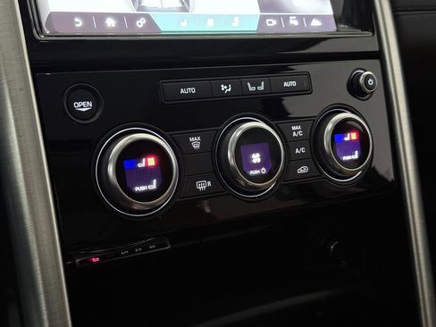 Used 2018 Land Rover Discovery HSE image 35