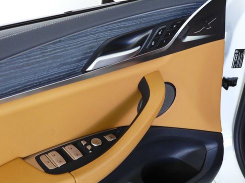 Used 2025 BMW X4 M40i w/ Premium Package image 12