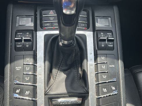 Used 2019 Porsche Macan image 32