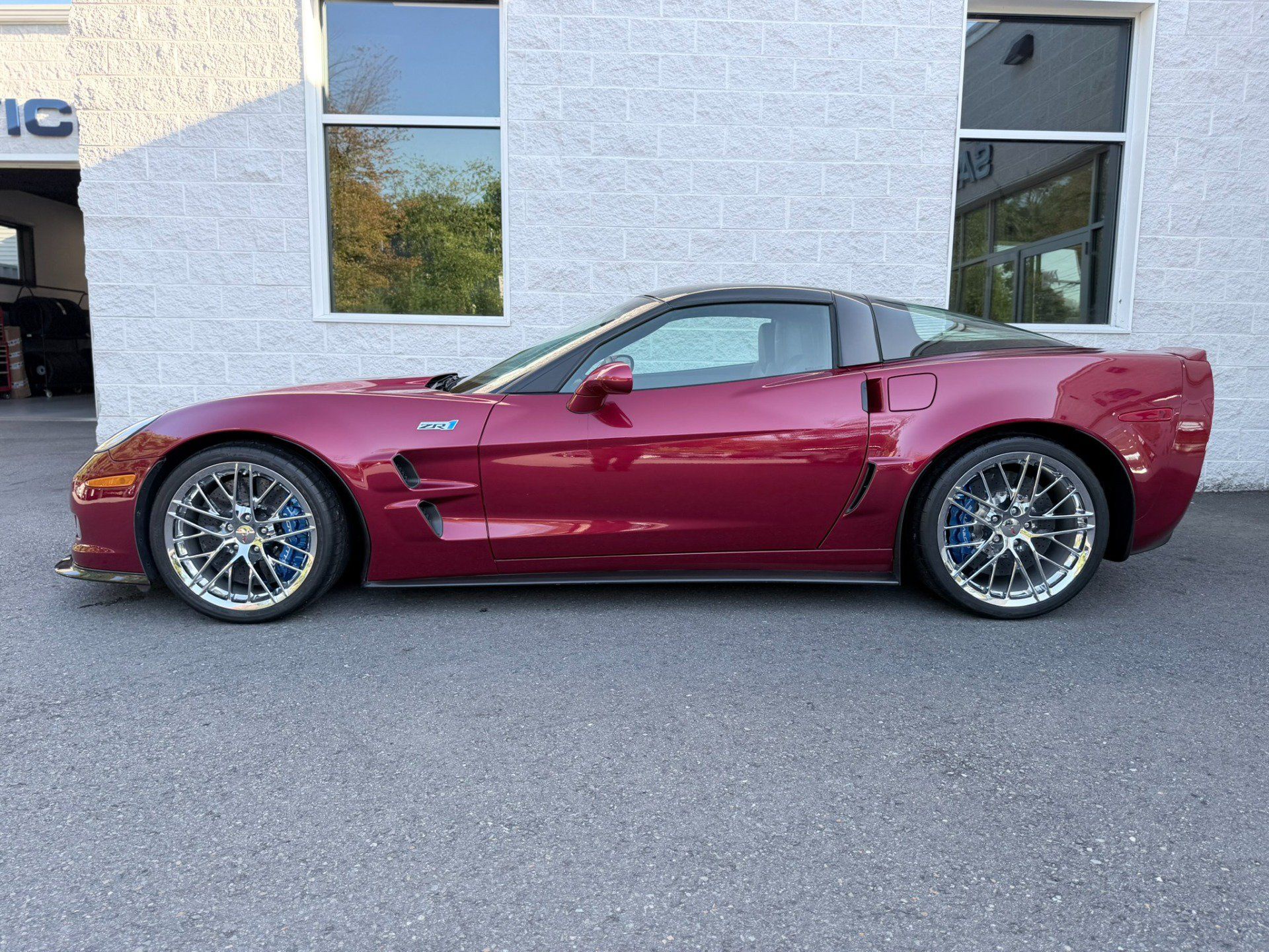 Used 2013 Chevrolet Corvette ZR1 w/ 3ZR Preferred Equipment Group RWD image 6