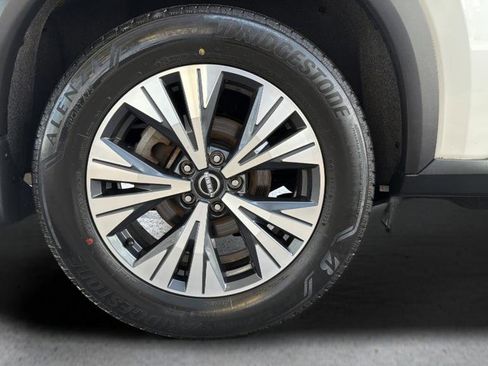 Used 2023 Nissan Rogue SV image 13