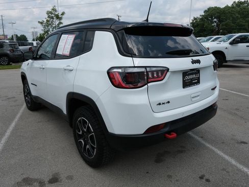 Used 2025 Jeep Compass Trailhawk AWD/4WD image 9