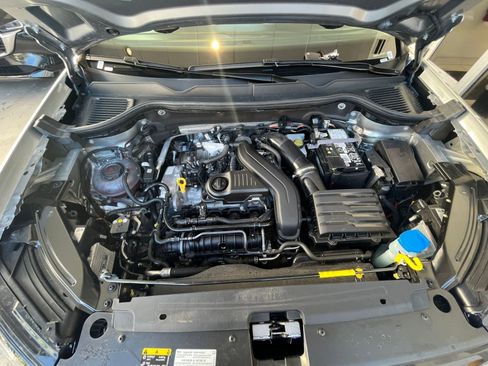 Used 2025 Volkswagen Taos SE image 32