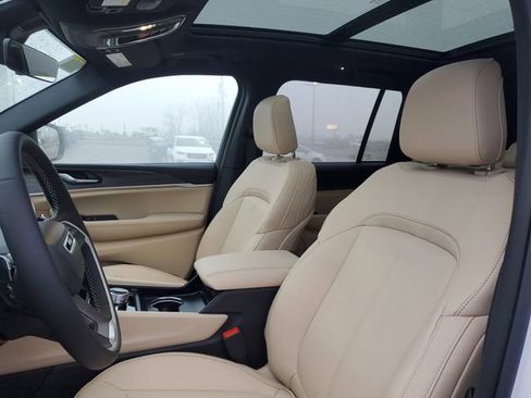 New 2026 Jeep Grand Cherokee Limited image 11