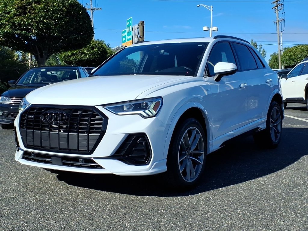 Used 2022 Audi Q3 2.0T Premium Plus w/ Premium Plus Package AWD/4WD image 3