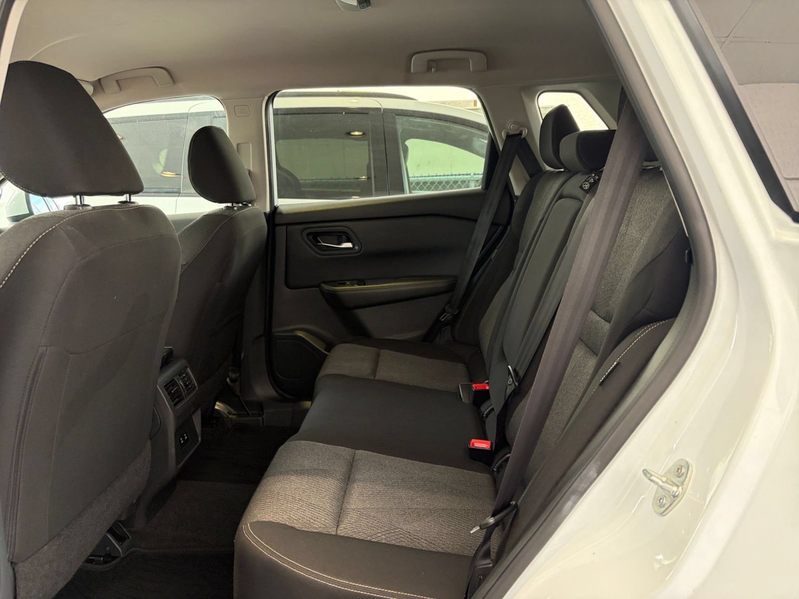 Used 2025 Nissan Rogue SV FWD image 26