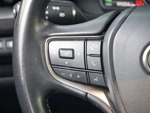Used 2021 Lexus UX 250h w/ Accessory Package (Z1) AWD/4WD image 17
