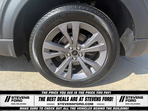 Used 2023 Ford Explorer XLT w/ Equipment Group 202A AWD/4WD image 13