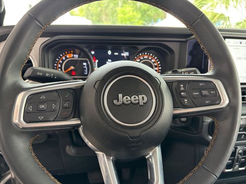 Used 2025 Jeep Wrangler Unlimited Sahara AWD/4WD image 28