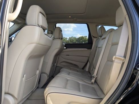 Used 2020 Jeep Grand Cherokee Overland AWD/4WD image 17