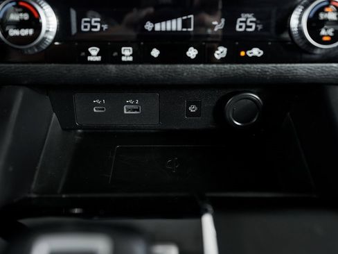 Used 2024 Mitsubishi Outlander SE image 44