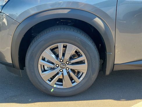 New 2025 Nissan Pathfinder S image 4