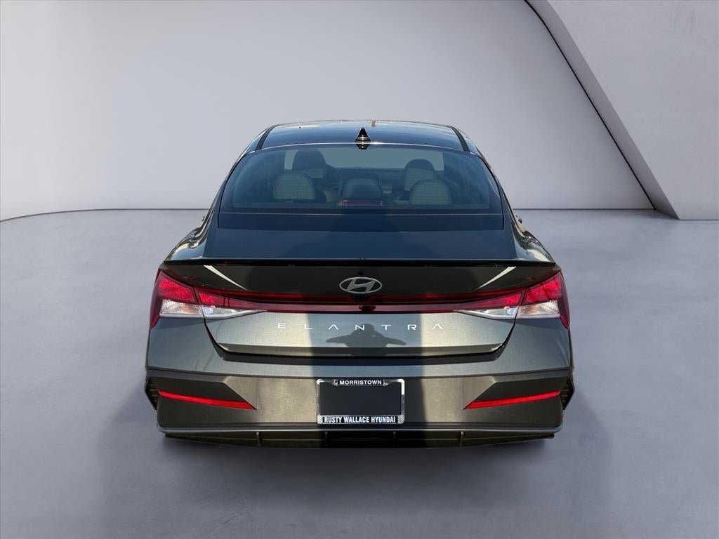 New 2026 Hyundai Elantra SEL Sport FWD image 4