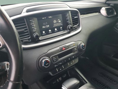 Certified 2019 Kia Sorento S image 24