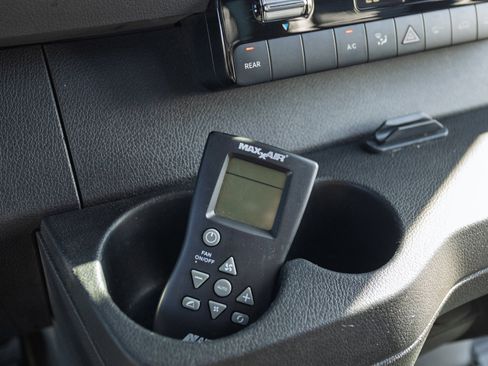 Used 2019 Mercedes-Benz Sprinter 2500 image 25