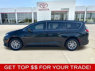 Used 2023 Chrysler Pacifica Touring-L FWD video 2