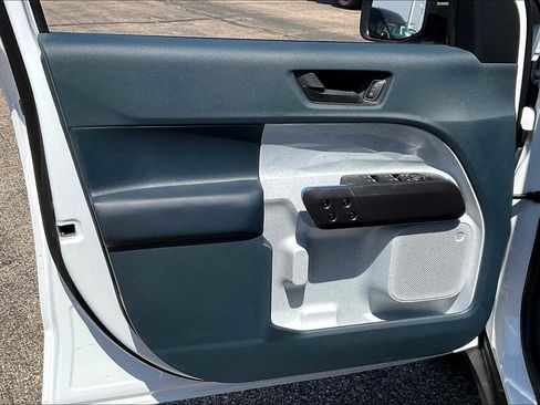 New 2025 Ford Maverick XLT image 10