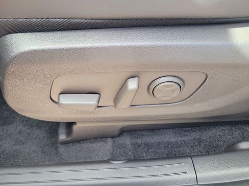 New 2026 Kia Carnival EX FWD image 24
