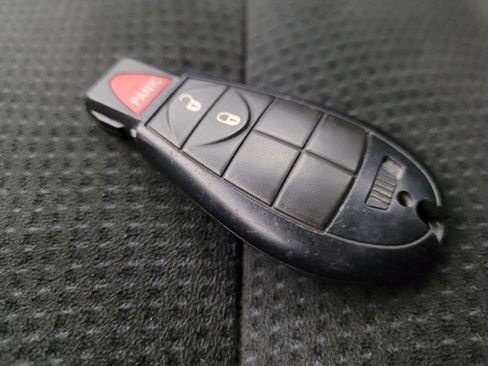 Used 2016 Dodge Grand Caravan American Value Package w/ UConnect Hands-Free Group image 32