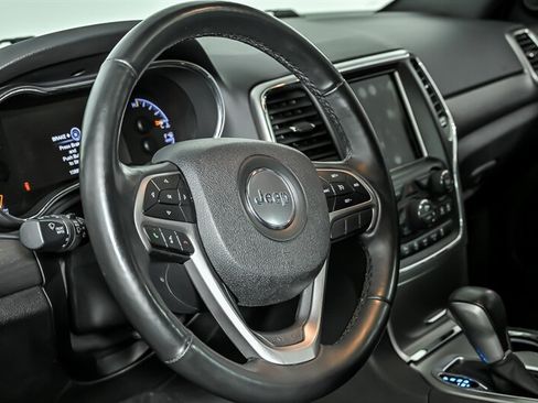 Used 2018 Jeep Grand Cherokee Altitude AWD/4WD image 19