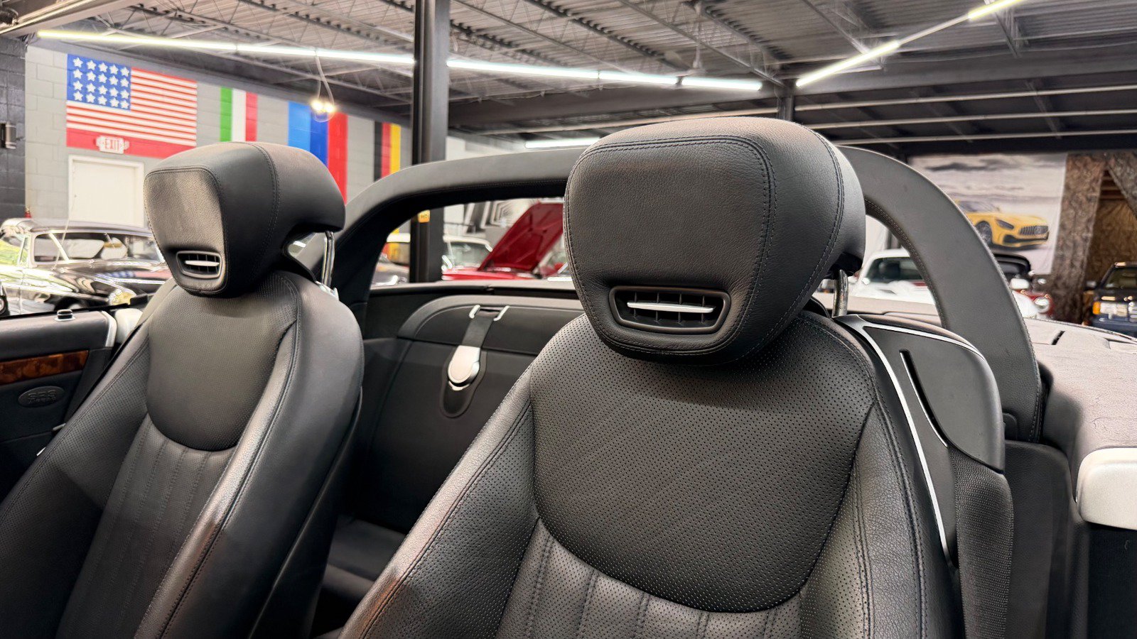 Used 2011 Mercedes-Benz SL 550 image 27