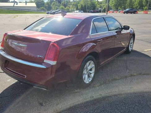 Used 2018 Chrysler 300 Touring RWD image 12