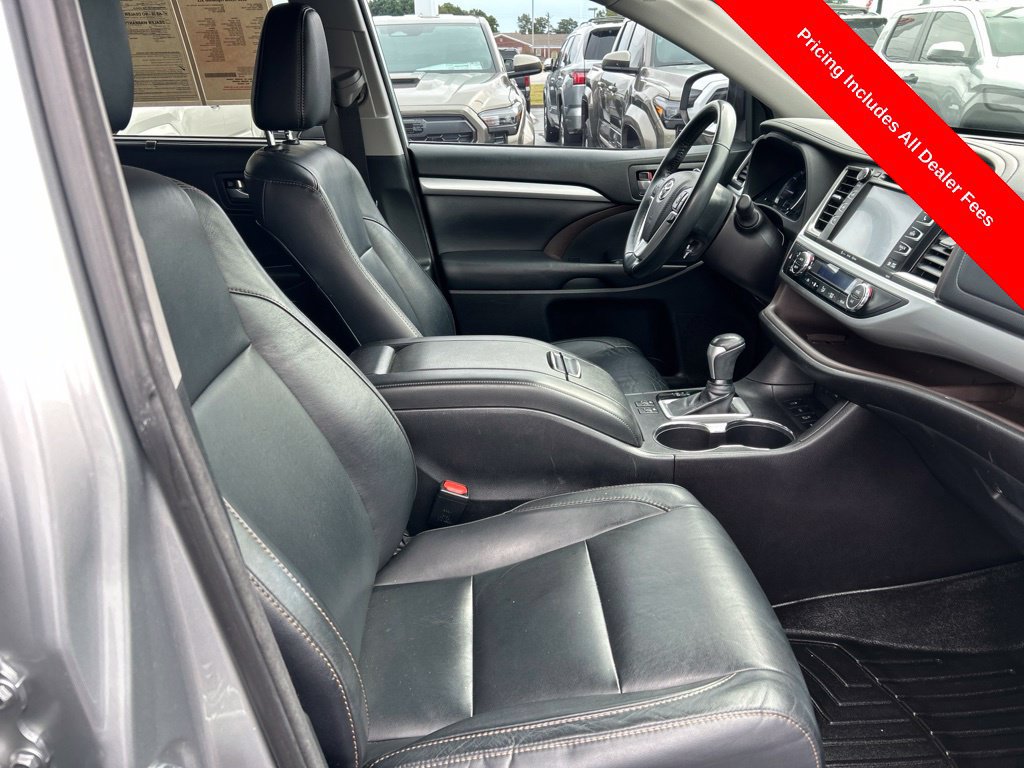 Used 2018 Toyota Highlander XLE AWD/4WD image 24