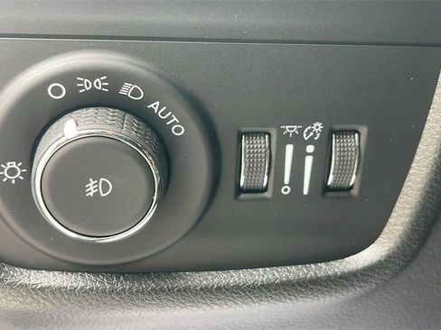 New 2025 Jeep Grand Cherokee Limited w/ Black Appearance Package image 19